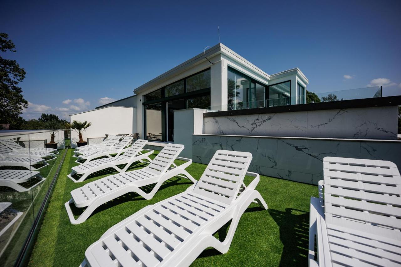 Villa Bauhaus Wellness Apartman 202 Siofok Exterior photo